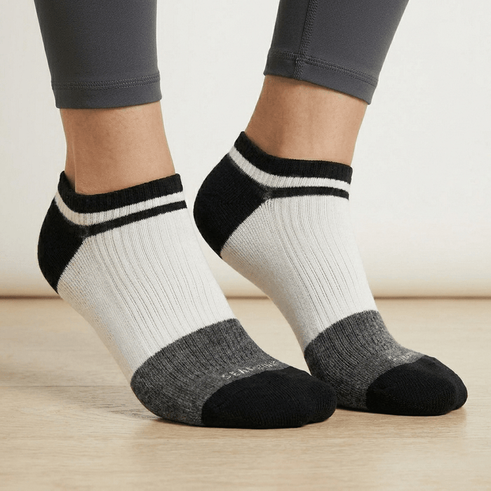 -Avik Socks - Black White-