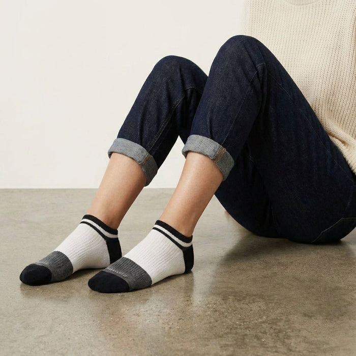 -Avik Socks - Black White-