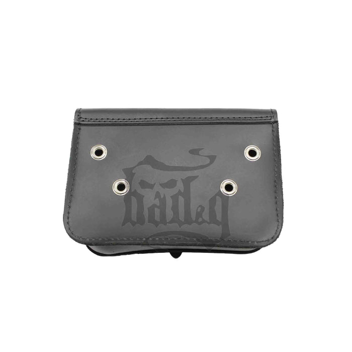 Upgrade your Harley-Davidson® Dyna with the DBB02 Dyna Bolt On Battery Bag. Hand crafted in USA with premium leather and top quality hardware. Durable and stylish, it's the perfect fit for your motorcycle.