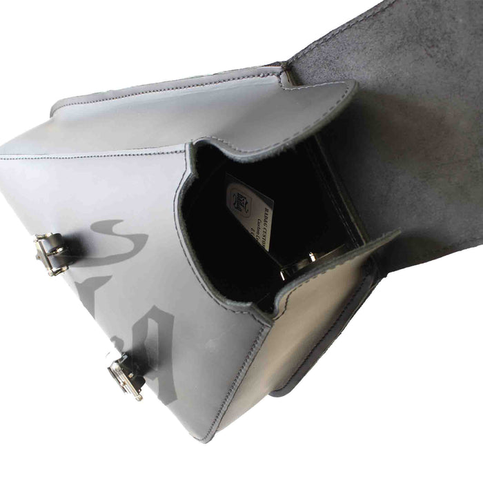 Upgrade your Harley-Davidson® V-Rod® with the VRR03 V-Rod® Right Side Solo Bag. Hand crafted in USA with premium leather and top quality hardware. Durable and stylish, it's the perfect fit for your motorcycle.
