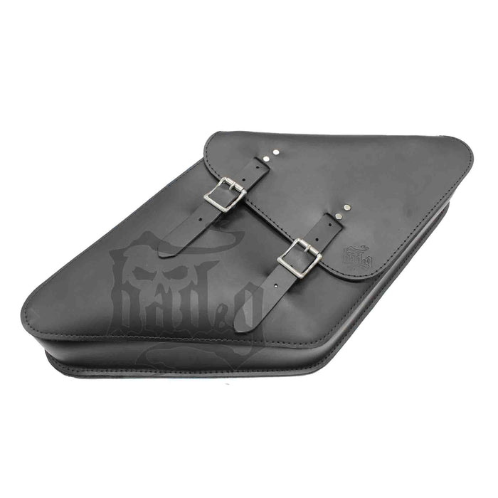 Upgrade your Harley-Davidson® Dyna with the DR05 Dyna Right Side Solo Bag. Hand crafted in USA with premium leather and top quality hardware. Durable and stylish, it's the perfect fit for your motorcycle.