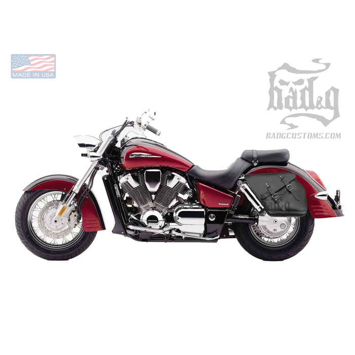 Upgrade your Honda VTX with the VTXL01 Left Side Solo Bag. Hand crafted in USA with premium leather and top quality hardware. Durable and stylish, it's the perfect fit for your motorcycle.