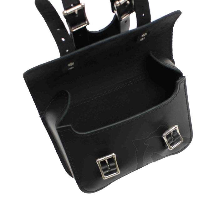 Upgrade your Harley-Davidson® Dyna with the DBB031 Dyna Strap On Battery Bag. Hand crafted in USA with premium leather and top quality hardware. Durable and stylish, it's the perfect fit for your motorcycle.